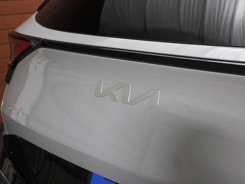 Used 2023 Kia Sportage SX image 13