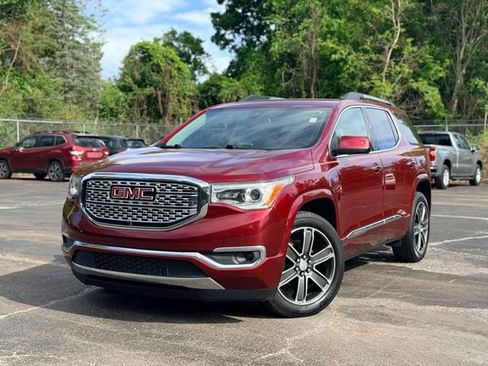 Used 2018 GMC Acadia Denali w/ Technology Package FWD image 2