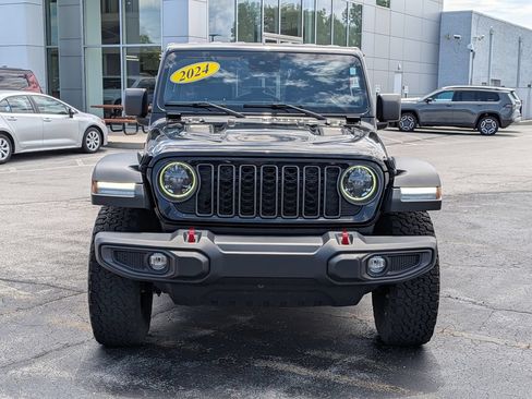 Used 2024 Jeep Wrangler Unlimited Rubicon AWD/4WD image 2