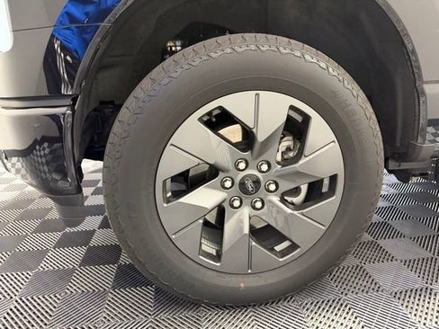 Used 2023 Ford F150 Lightning Lariat image 41