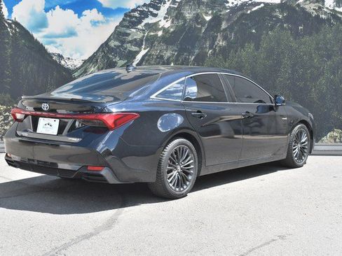 Used 2019 Toyota Avalon XSE FWD image 3
