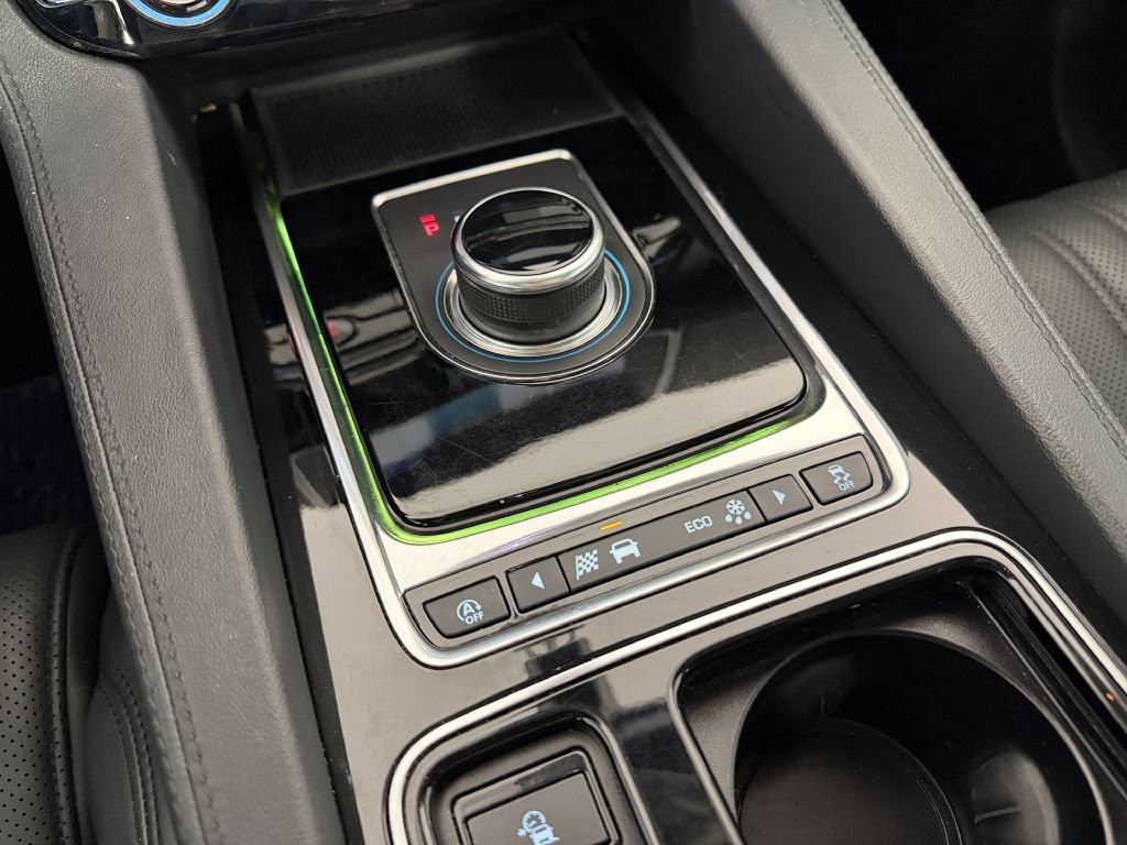 Used 2019 Jaguar F-PACE Portfolio AWD/4WD image 32