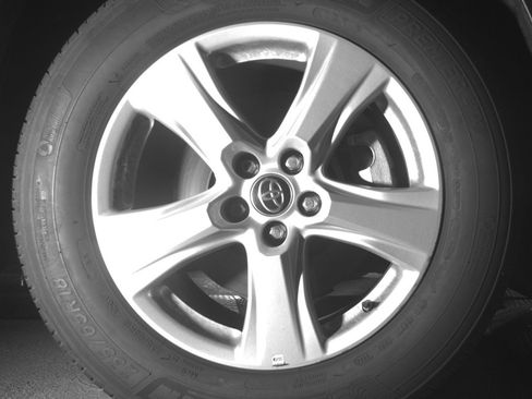 Used 2025 Toyota Highlander LE FWD image 13