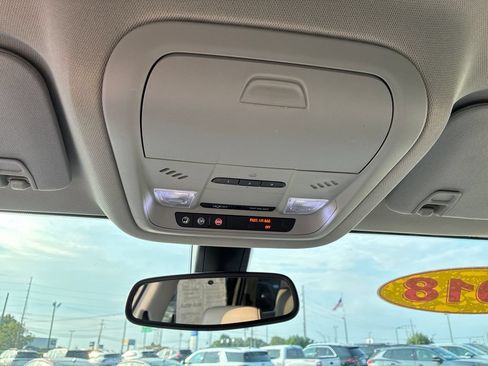 Used 2018 GMC Acadia SLT FWD image 16