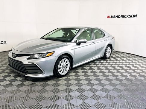 Used 2023 Toyota Camry LE image 7