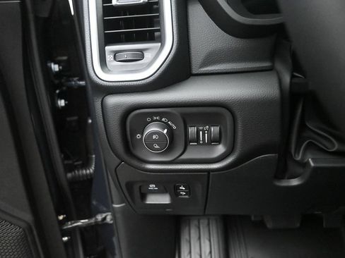 New 2026 RAM 1500 4x4 Crew Cab image 33
