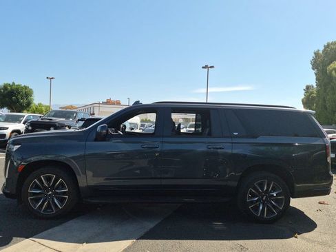 Used 2021 Cadillac Escalade ESV Sport RWD image 9