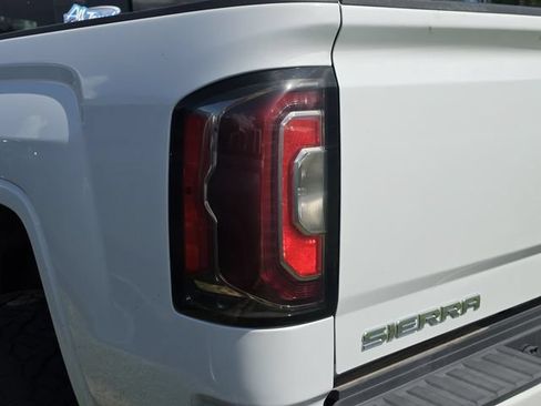 Used 2019 GMC Sierra 2500 Denali w/ Duramax Plus Package AWD/4WD image 10