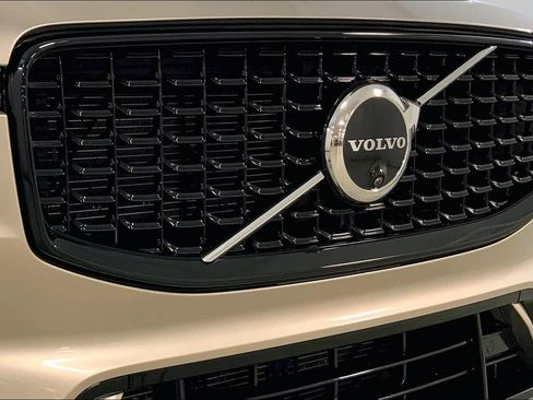 Used 2025 Volvo XC60 B5 Plus w/ Protection Package Premier AWD/4WD image 32