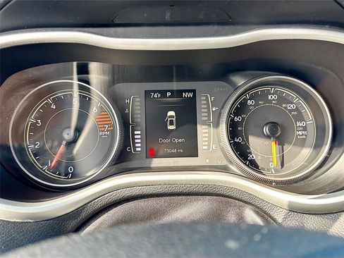 Used 2017 Jeep Cherokee Latitude image 13