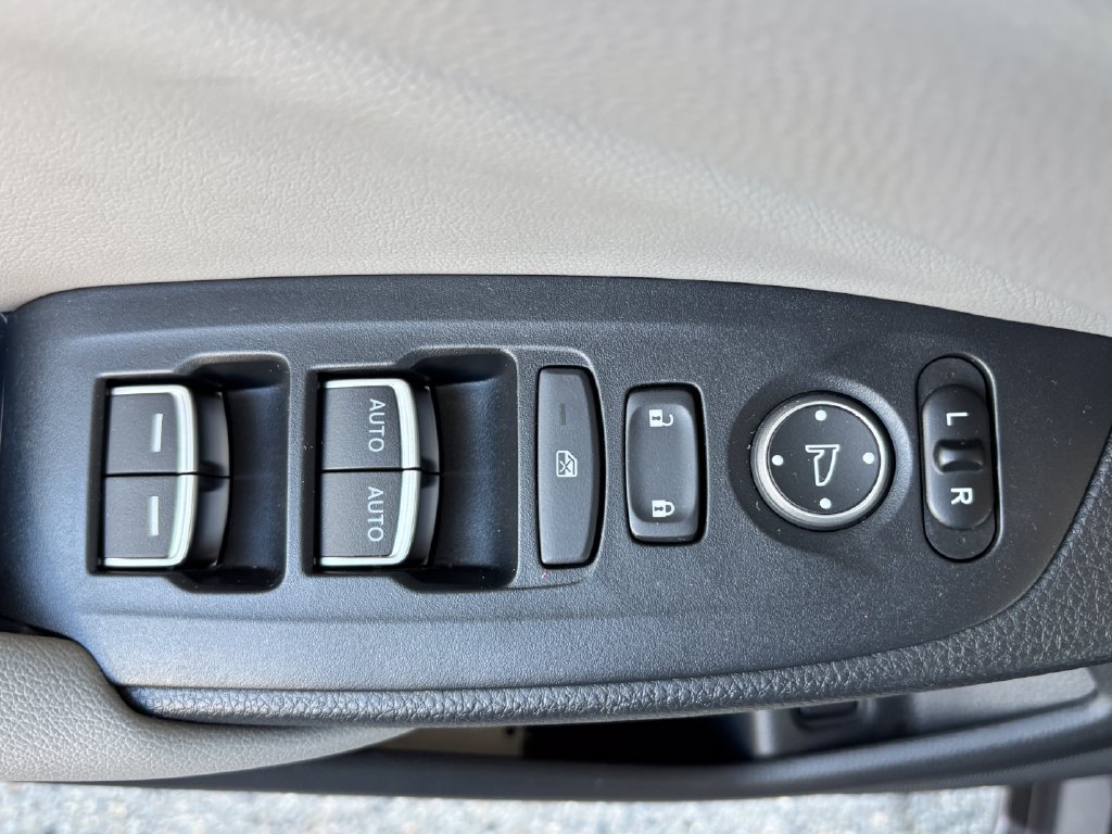 Used 2018 Honda Accord EX image 27