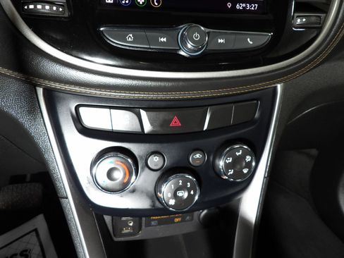 Used 2020 Chevrolet Trax LS w/ LPO, Protection Package FWD image 13