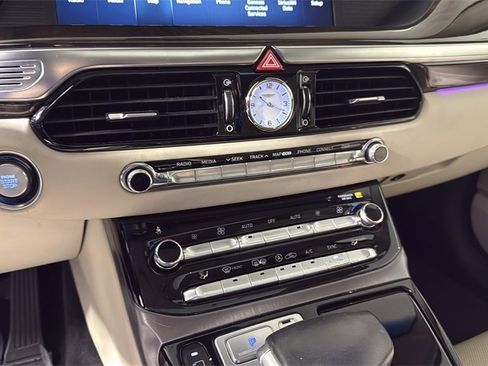 Used 2018 Genesis G90 3.3T Premium image 22