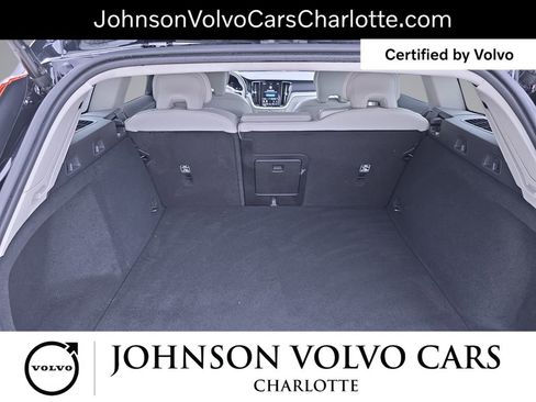 Certified 2025 Volvo V60 B5 Cross Country Plus AWD/4WD image 12