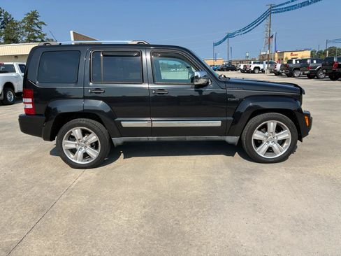 Used 2011 Jeep Liberty Limited Jet AWD/4WD image 5