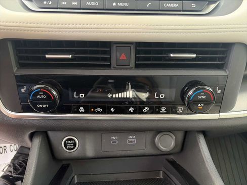 Used 2023 Nissan Rogue SV w/ SV Premium B Package FWD image 17