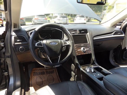 Used 2018 Ford Fusion Titanium AWD/4WD image 18