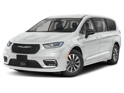 Used 2024 Chrysler Pacifica Limited