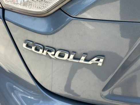 Used 2021 Toyota Corolla LE FWD image 12