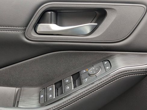 New 2025 Nissan Rogue SL image 12