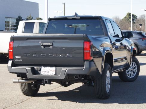 Used 2026 Toyota Tacoma SR w/ SR Upgrade Package AWD/4WD image 9