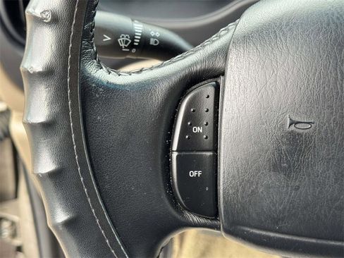 Used 2002 Ford E-150 and Econoline 150 image 10