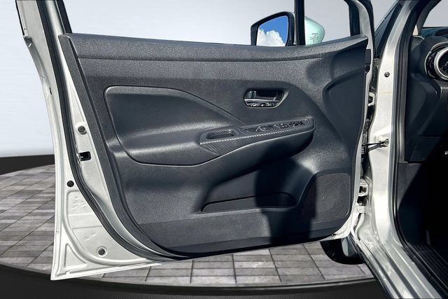 Used 2025 Nissan Versa SV w/ Trunk Package FWD image 18