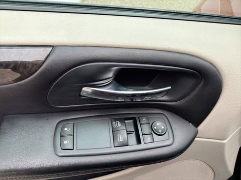 Used 2012 Dodge Grand Caravan SE image 21