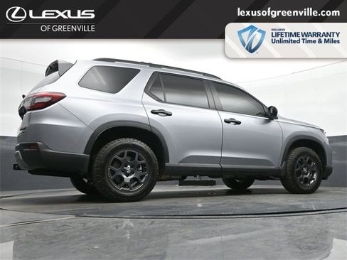 Used 2025 Honda Pilot TrailSport image 12