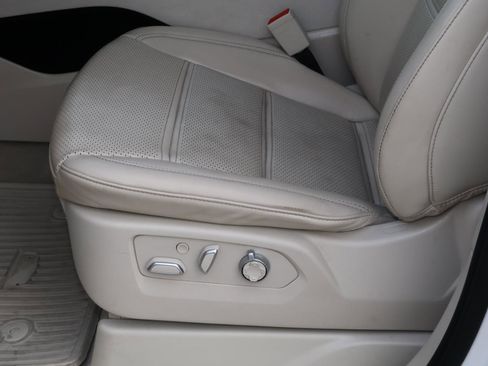 Used 2022 Cadillac Escalade ESV Premium Luxury Platinum RWD image 21