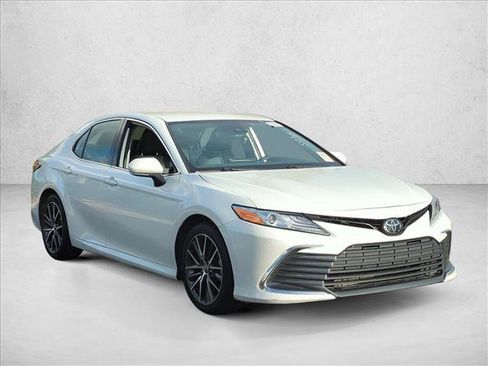 Used 2023 Toyota Camry XLE w/ Cold Weather Package image 3