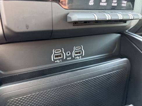 Used 2025 RAM 1500 Big Horn AWD/4WD image 29