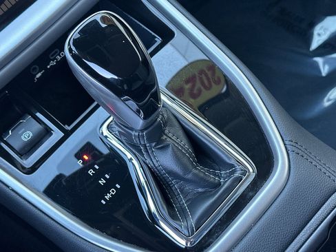 Used 2024 Subaru Outback Premium image 21