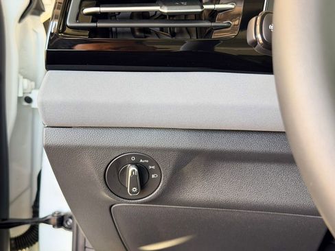 New 2026 Volkswagen Jetta SE FWD image 21
