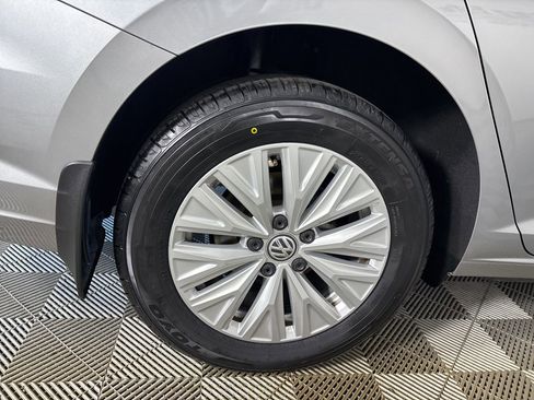 Used 2020 Volkswagen Jetta SE w/ SE Cold Weather Package image 31