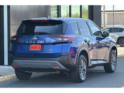 Used 2023 Nissan Rogue S AWD/4WD image 5