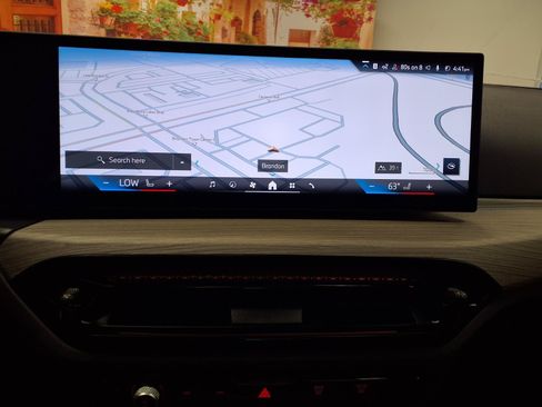 Used 2025 BMW 230i Coupe w/ Convenience Package RWD image 21