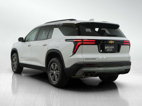 Used 2024 Chevrolet Traverse LT FWD image 3
