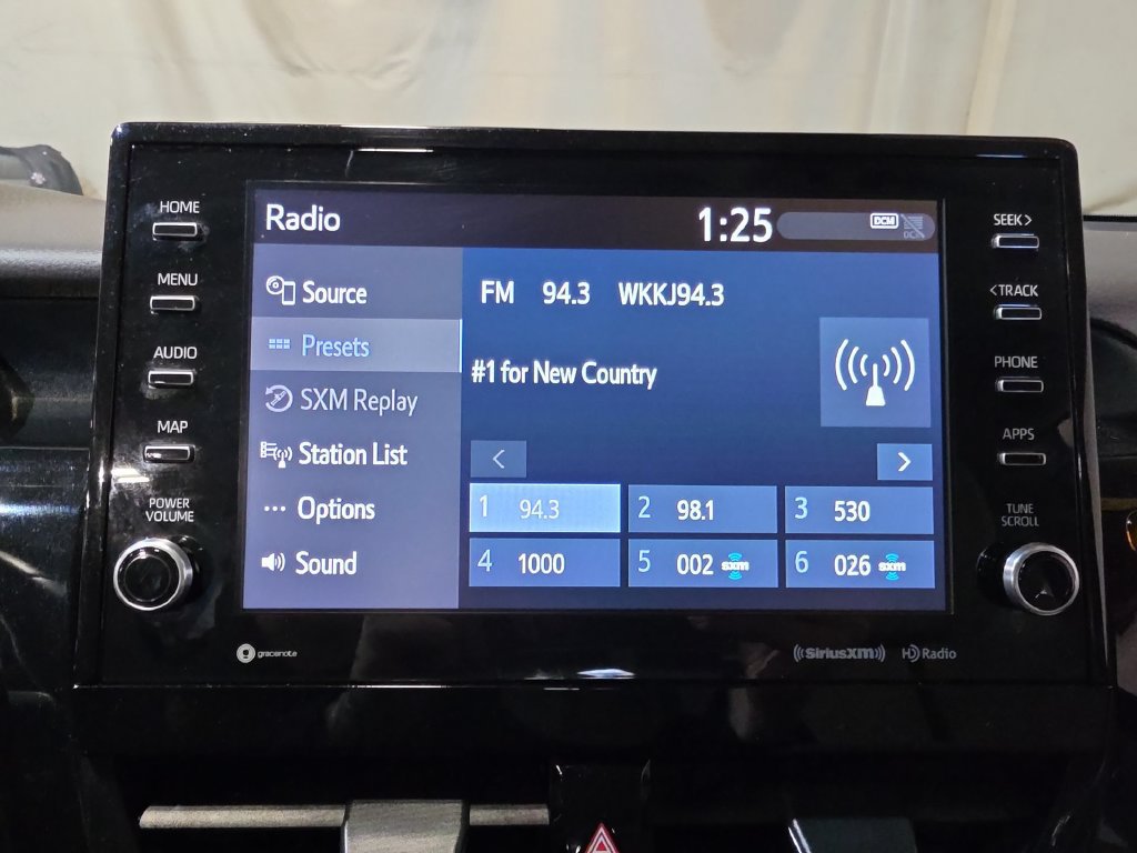 Used 2022 Toyota Camry XLE FWD image 12