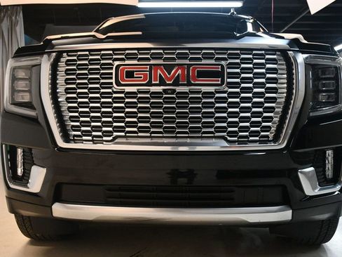 Used 2021 GMC Yukon Denali w/ Denali Premium Package image 14