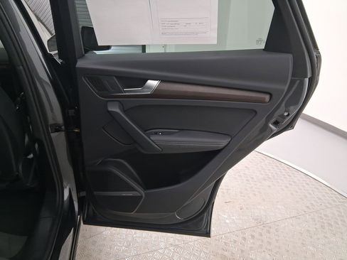 Used 2025 Audi Q5 e Premium Plus image 32