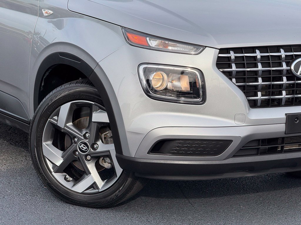 Used 2024 Hyundai Venue SEL FWD image 11