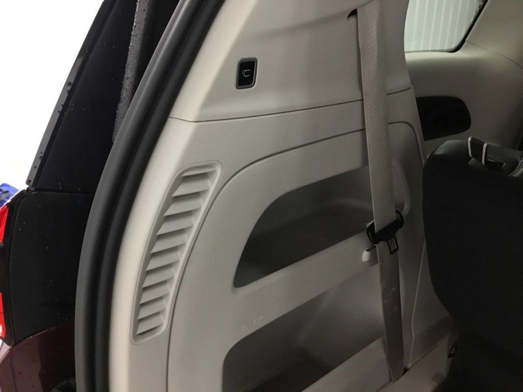 Used 2023 Chrysler Pacifica Touring-L AWD/4WD image 41