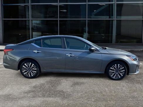 Certified 2024 Nissan Altima 2.5 SV image 4