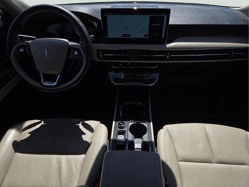 Used 2025 Lincoln Corsair Reserve FWD image 7