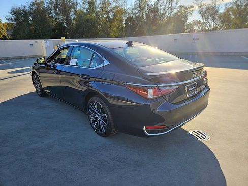 Used 2025 Lexus ES 300h w/ Premium Package image 4