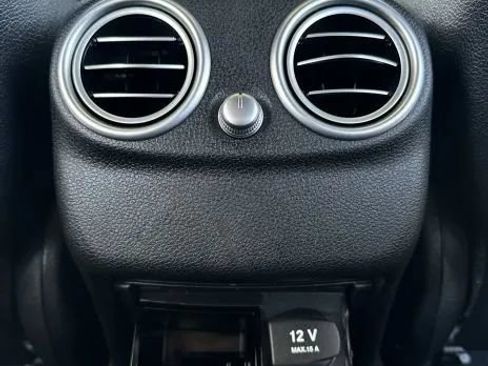 Used 2019 Mercedes-Benz C 300 4MATIC Sedan image 47