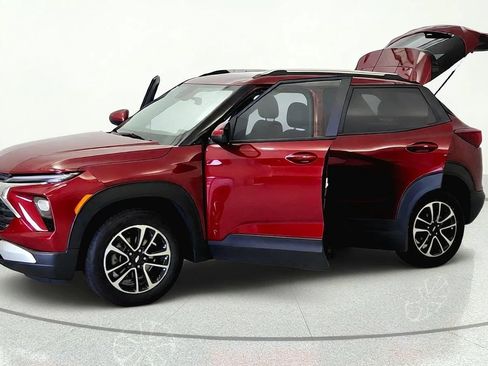 Used 2025 Chevrolet TrailBlazer LT AWD/4WD image 9
