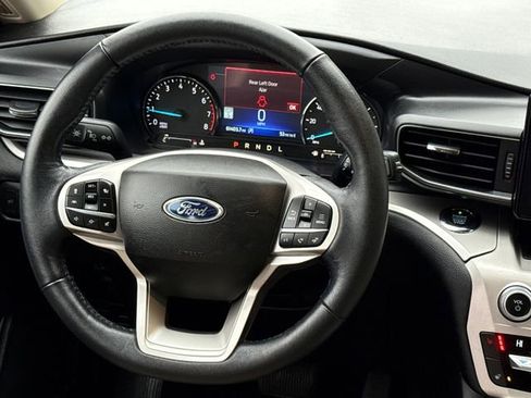 Used 2021 Ford Explorer XLT w/ Equipment Group 202A RWD image 14