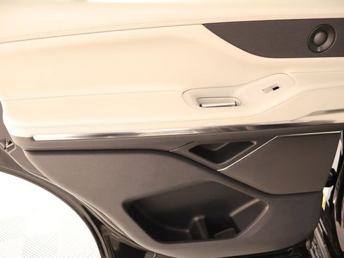 New 2026 Lincoln Navigator Premiere AWD/4WD image 18
